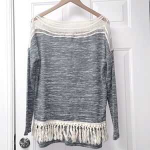 Hive and Honey Women’s light sweater, size Small.